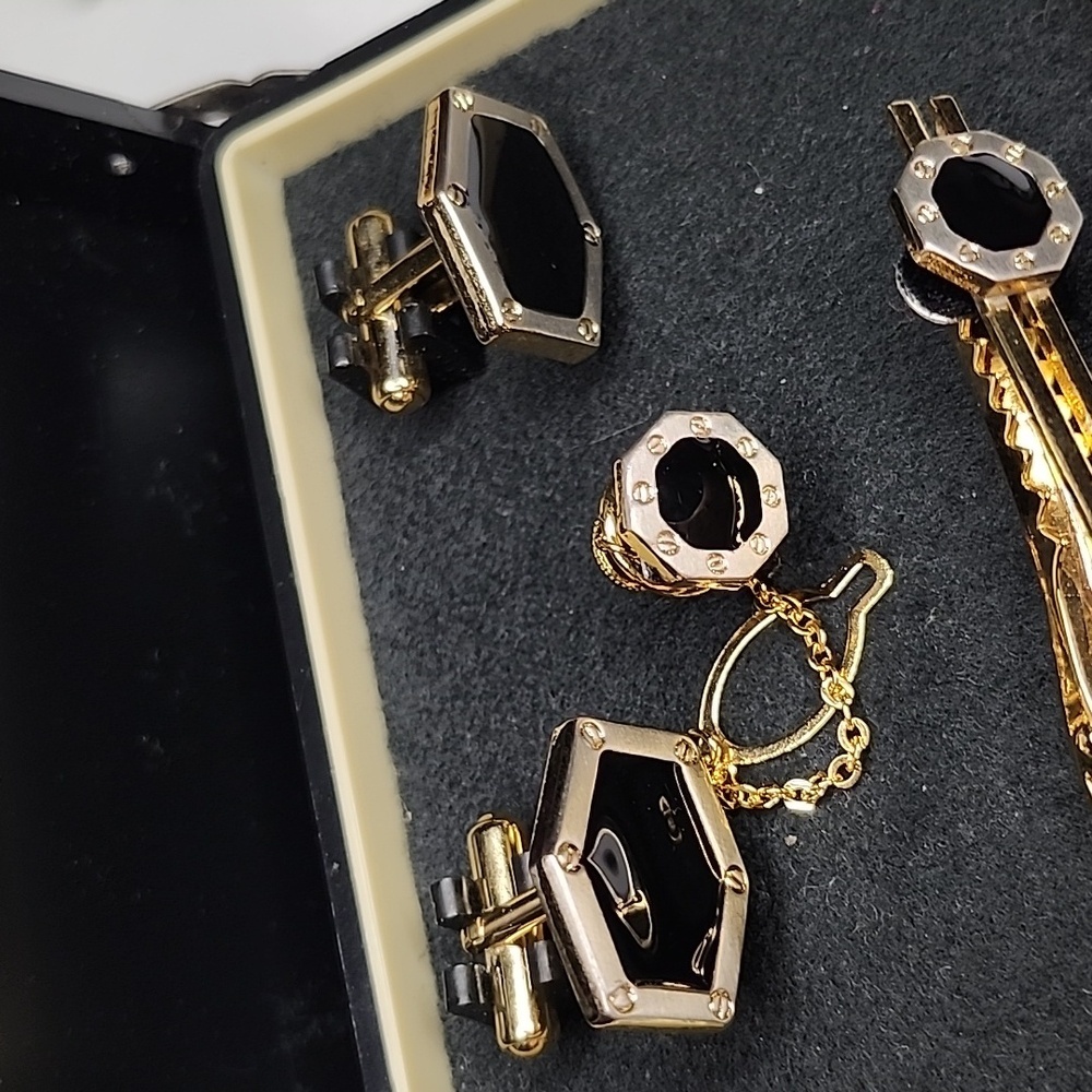 UNBRANDED CUFFLINKS SET OF 4 JAPAN MADE WITH BLACK ENAMEL